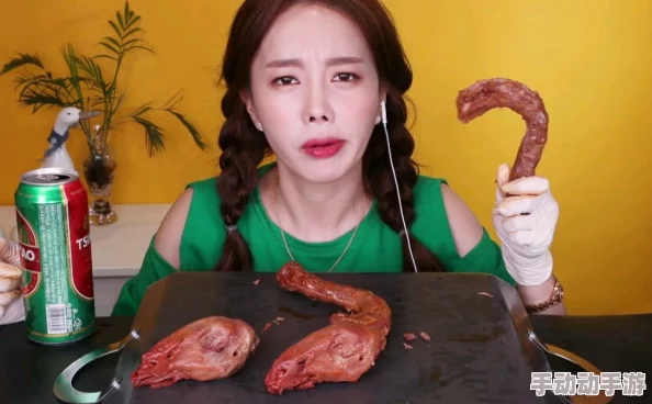 丝瓜草莓小猪鸭脖视频，真是太有趣了！看完让我忍不住想尝试这些美食