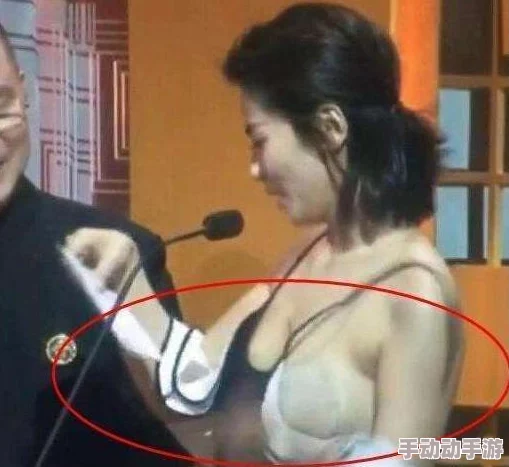 吻胸摸全身视频，真是让人目不转睛，画面太诱惑了，忍不住想多看几遍