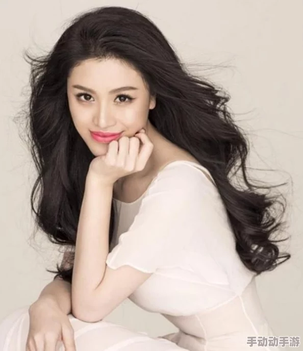 伊人久久大香线蕉AV网友认为这部作品在情节和演员表现上都很出色，值得一看，同时也引发了不少讨论和热议