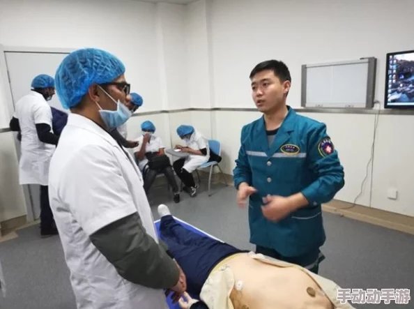 医院护士三级做爰网友认为这种行为不应被容忍，呼吁加强对医护人员的职业道德教育和管理，以维护医疗环境的纯洁性