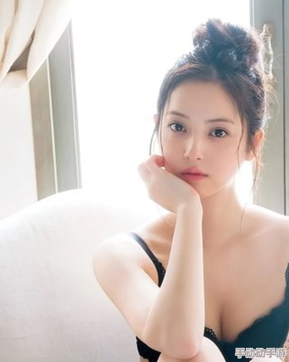 冲田杏梨女教师日本,真是让人惊艳的角色,她的演技和魅力都令人难以忘怀 冲田杏梨女教师日本,真是让人惊艳的角色,她的演技和魅力都令人难以忘怀