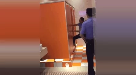 中国偷窥wc女厕所事件最新进展:警方已介入调查,相关嫌疑人被抓获并面临法律制裁 中国偷窥wc女厕所事件最新进展:警方已介入调查,相关嫌疑人被抓获并面临法律制裁