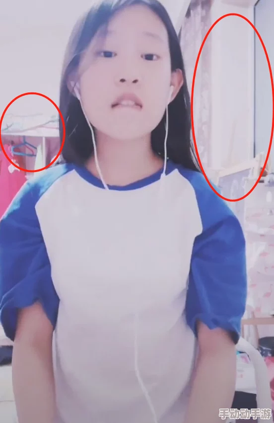 和艳妇在厨房好爽在线观看:最新动态显示该视频在社交平台上引发热议,观众反响热烈,讨论内容多样 和艳妇在厨房好爽在线观看:最新动态显示该视频在社交平台上引发热议,观众反响热烈,讨论内容多样