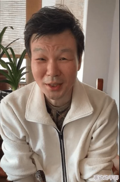 和艳妇在厨房好爽在线观看:最新动态显示该视频在社交平台上引发热议,观众反响热烈,讨论内容多样 和艳妇在厨房好爽在线观看:最新动态显示该视频在社交平台上引发热议,观众反响热烈,讨论内容多样