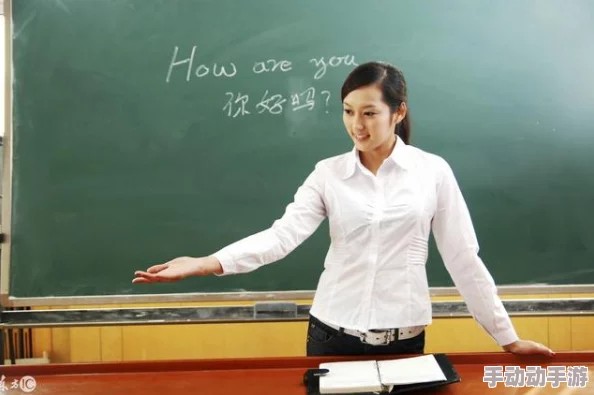 吕红今天刚进门就听见,真是让人好奇她听到了什么,期待后续的发展! 吕红今天刚进门就听见,真是让人好奇她听到了什么,期待后续的发展!