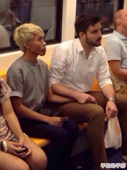 男同同性性行为视频播放 这部影片真实展现了男同之间的情感与激情，值得一看，给人带来深刻的思考和感动。