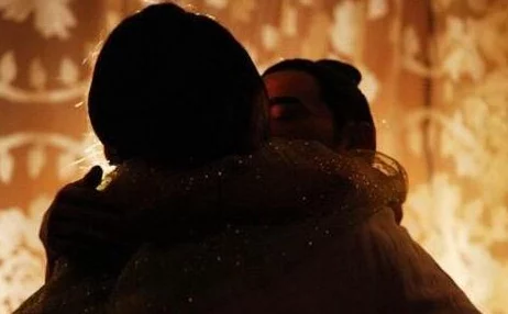 欧美做爰猛烈床戏大尺度孑一近日引发热议许多观众对影片中的激情场面表示震撼并讨论其艺术表现手法 欧美做爰猛烈床戏大尺度孑一近日引发热议许多观众对影片中的激情场面表示震撼并讨论其艺术表现手法