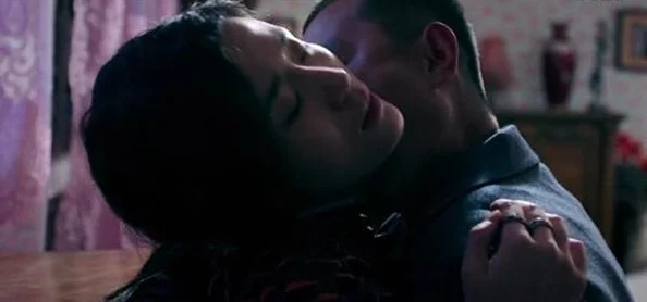 欧美做爰猛烈床戏大尺度孑一近日引发热议许多观众对影片中的激情场面表示震撼并讨论其艺术表现手法 欧美做爰猛烈床戏大尺度孑一近日引发热议许多观众对影片中的激情场面表示震撼并讨论其艺术表现手法