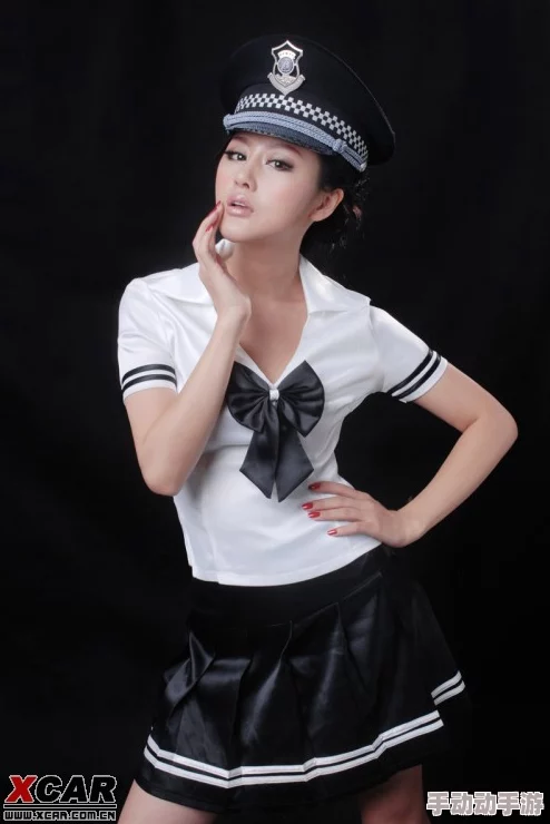 美女制服诱惑 网友推荐这部作品不仅展现了美丽的外表，更深入探讨了角色之间的情感纠葛和心理变化，值得一看