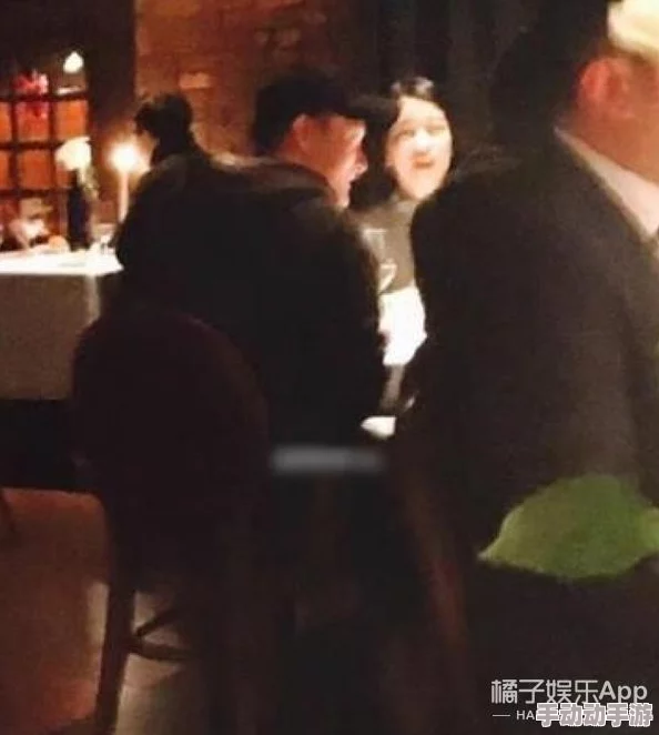 嗯啊高h近日被曝出与某知名明星秘密约会，两人多次在私密场合被拍到，网友纷纷猜测两人关系是否升温