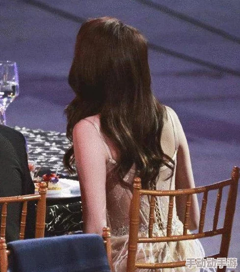 女人裸色无遮挡图片很黄 网友认为这种内容过于露骨，不适合在公共平台传播，应该加强对这类信息的监管和引导