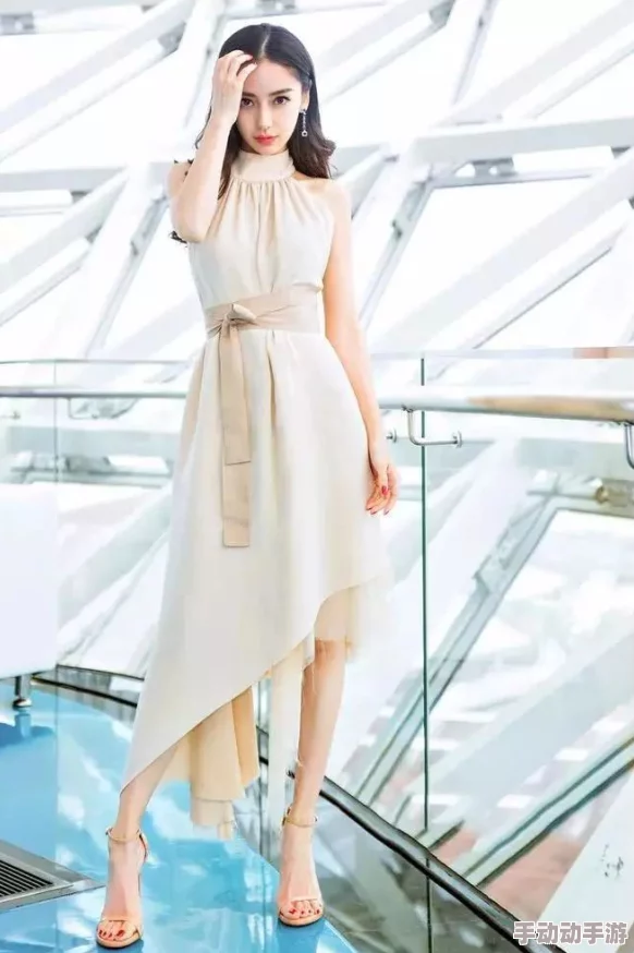 女人裸色无遮挡图片很黄 网友认为这种内容过于露骨，不适合在公共平台传播，应该加强对这类信息的监管和引导