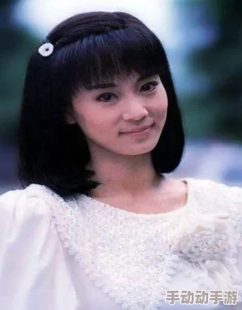 公交车他的手越来越不安分近日在某城市一辆公交车上发生一起令人震惊的事件一名乘客因坐在旁边的男子手部行为异常而报警引发广泛关注