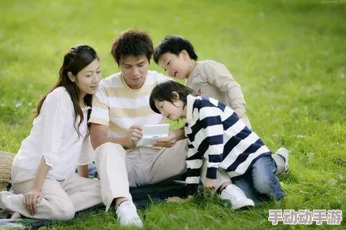 和父母换着玩大家庭三在这个温暖的家庭中,我们共同分享快乐与爱,让每一天都充满欢声笑语,珍惜彼此的陪伴与支持 和父母换着玩大家庭三在这个温暖的家庭中,我们共同分享快乐与爱,让每一天都充满欢声笑语,珍惜彼此的陪伴与支持