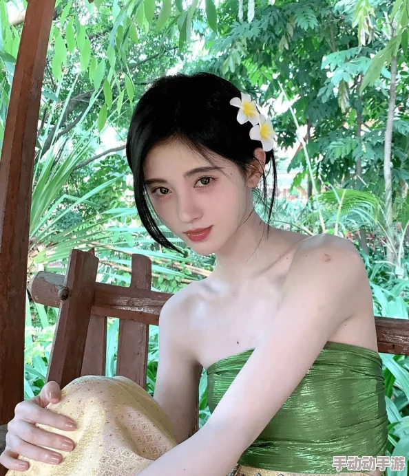 美女被扒开内衣强摸双乳图片网友推荐这是一组引人注目的照片展现了大胆的艺术表现手法和对身体美的独特理解 美女被扒开内衣强摸双乳图片网友推荐这是一组引人注目的照片展现了大胆的艺术表现手法和对身体美的独特理解