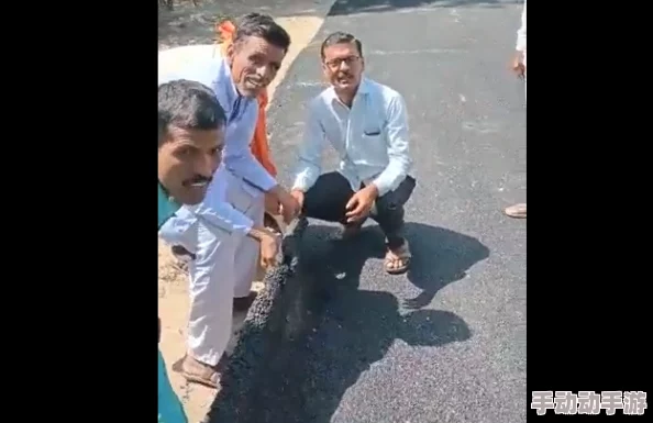 女生玩男生鸡鸡最新进展消息:近日一段视频在社交媒体上引发热议,网友们对此事的看法各异,讨论持续升温 女生玩男生鸡鸡最新进展消息:近日一段视频在社交媒体上引发热议,网友们对此事的看法各异,讨论持续升温