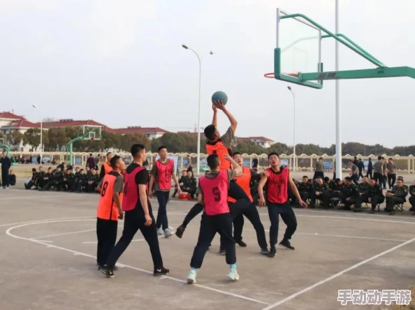 黄色激情四射阳光下的运动场充满活力和希望 黄色激情四射阳光下的运动场充满活力和希望