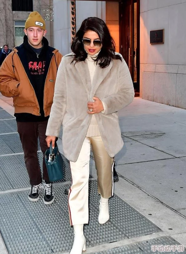 印度肥妇毛茸茸bbwbbw网友推荐这部作品展现了独特的文化视角和真实的人物形象值得一看让人感受到不同的美与魅力 印度肥妇毛茸茸bbwbbw网友推荐这部作品展现了独特的文化视角和真实的人物形象值得一看让人感受到不同的美与魅力