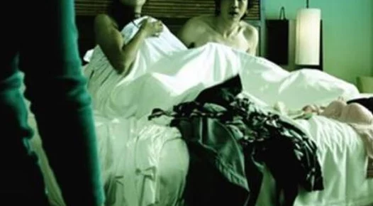 捉奸在床视频男子被打骨折妻子称是误会双方和解 捉奸在床视频男子被打骨折妻子称是误会双方和解