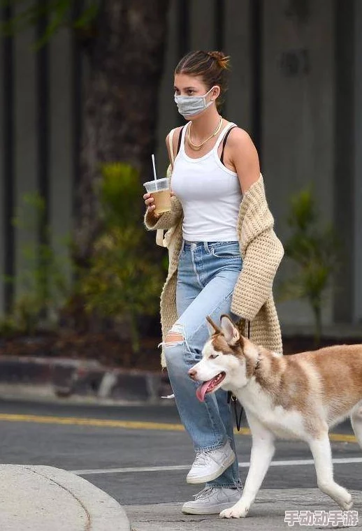 女人丝不挂的正面网友推荐这部作品展现了女性的自信与魅力,画面优美且富有艺术感,让人耳目一新。 女人丝不挂的正面网友推荐这部作品展现了女性的自信与魅力,画面优美且富有艺术感,让人耳目一新。