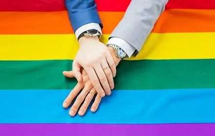 同性恋互舔行为引发社会关注与讨论,专家呼吁理性看待多元性取向 同性恋互舔行为引发社会关注与讨论,专家呼吁理性看待多元性取向