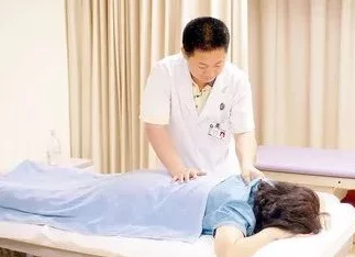 妇科男医生摸得我好爽近日引发热议许多女性对此表示不满认为这种行为侵犯了个人隐私和尊严呼吁加强医疗行业的职业道德教育 妇科男医生摸得我好爽近日引发热议许多女性对此表示不满认为这种行为侵犯了个人隐私和尊严呼吁加强医疗行业的职业道德教育