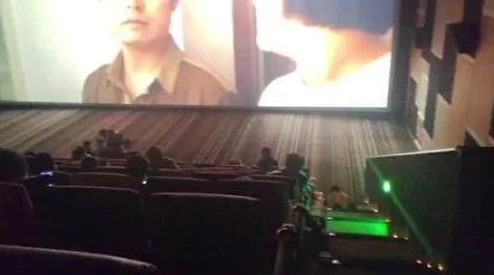 嗯啊～电影院play高h最新进展消息引发热议观众反响强烈影片内容引起讨论期待后续发展与更多作品上线