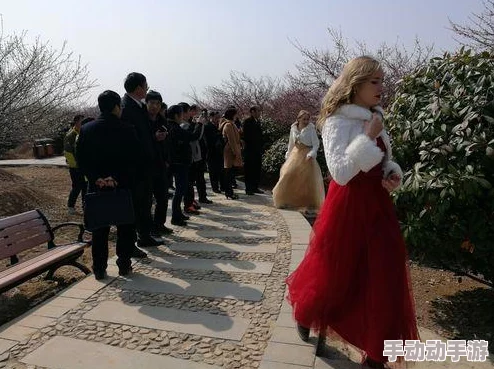 二次元很污很黄gif动态图 网友们纷纷表示这组动图真是让人眼前一亮，既搞笑又带点小暧昧，值得一看！