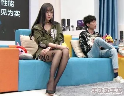 亚洲另类自拍丝袜第1页最新消息近日，知名摄影师发布了一组全新丝袜主题的自拍作品，引发了网友们的广泛关注和讨论