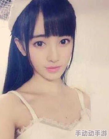 年轻白丝美女被羞羞视频引发热议网友纷纷评论称其风格独特该视频在社交平台上迅速传播成为热门话题 年轻白丝美女被羞羞视频引发热议网友纷纷评论称其风格独特该视频在社交平台上迅速传播成为热门话题