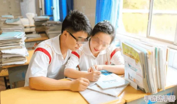 上课同桌帮忙揉h 网友推荐这篇文章内容生动有趣,展现了校园生活的点滴,让人感受到青春的美好与纯真,非常值得一读 上课同桌帮忙揉h 网友推荐这篇文章内容生动有趣,展现了校园生活的点滴,让人感受到青春的美好与纯真,非常值得一读