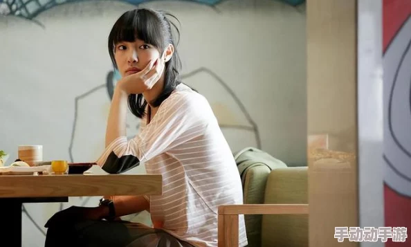 女女百合play肉污文某知名作家涉嫌抄袭经典作品，引发读者热议