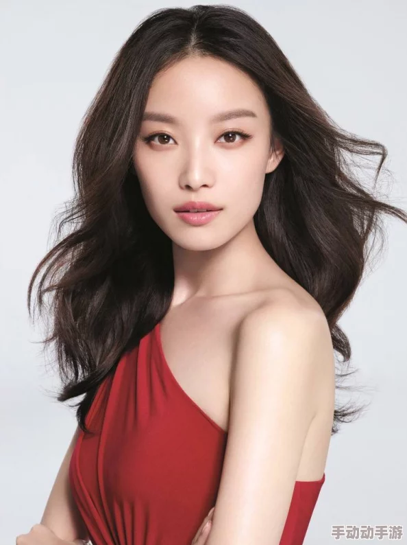 网友评价《国语对白国产一区》剧情紧凑，演员表现出色，值得一看