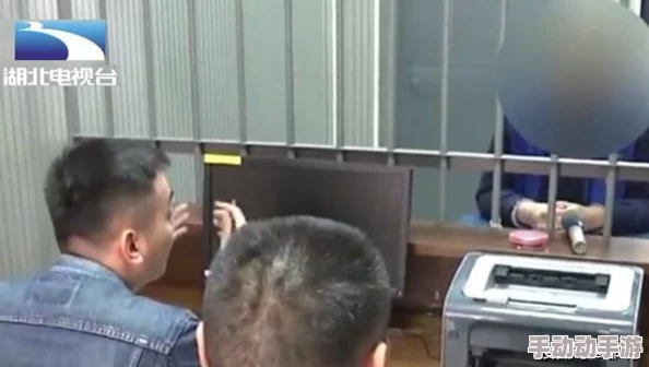 中国偷窥wc沟厕小区公厕惊现针孔摄像头，居民担忧隐私泄露