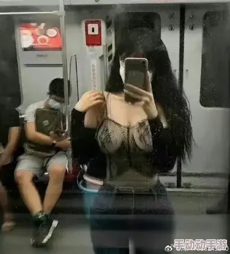 偷窥wc美女毛茸茸视频近日在网络上引发热议，网友纷纷表示这种行为侵犯隐私并呼吁加强监管