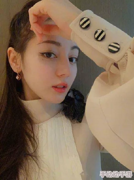 偷拍与自拍图片综合区让我们共同分享生活中的美好瞬间，记录下每一个值得珍藏的回忆，传递积极向上的能量