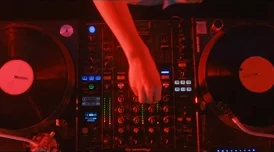 午夜dj在线高清电影近日在各大平台上线，观众反响热烈，评论区充满了对影片情节和音乐的赞誉与讨论