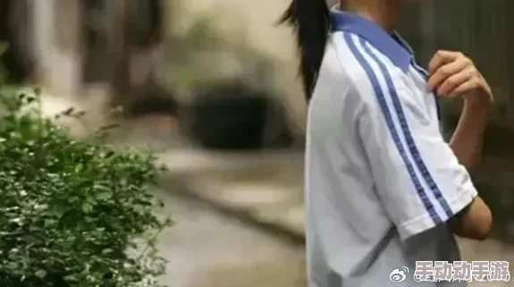 校花强迫初苞h校园女神对新生进行性骚扰的成人内容