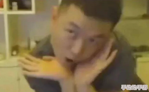 自拍偷拍激情展现真实生活中的私密瞬间与情感流露