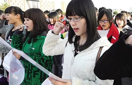 黄色在线播放网一提供多种成人视频内容，适合18岁以上观众观看
