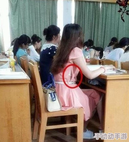 上课被男同桌脱了内裤摸这是一种令人不安和不适的行为，需要引起重视并采取措施