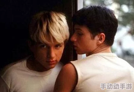 h视频男男指的是同性恋男性之间的成人影片内容