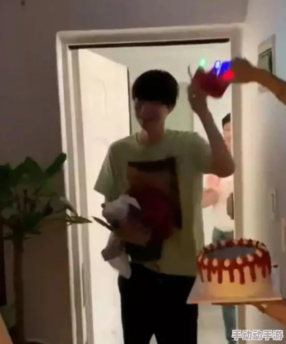 美女露出胸让男生摸个遍这是一种大胆的社交互动方式 美女露出胸让男生摸个遍这是一种大胆的社交互动方式