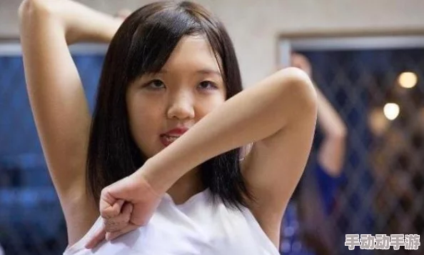 美女扒开粉嫩尿口的照片展示女性身体的自然形态,体现了对美的独特解读 美女扒开粉嫩尿口的照片展示女性身体的自然形态,体现了对美的独特解读