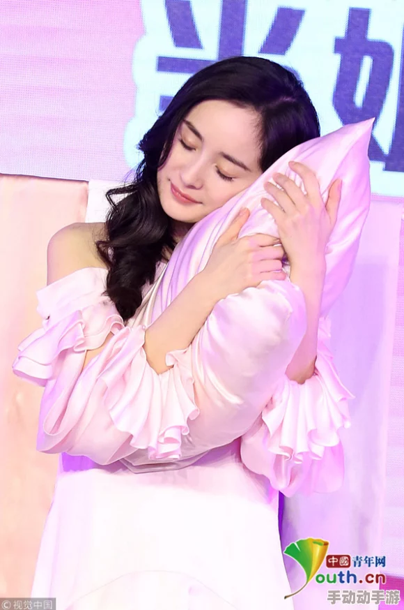 扒开她的粉嫩吸食她的粉嫩穿越七零糙汉老公双开门