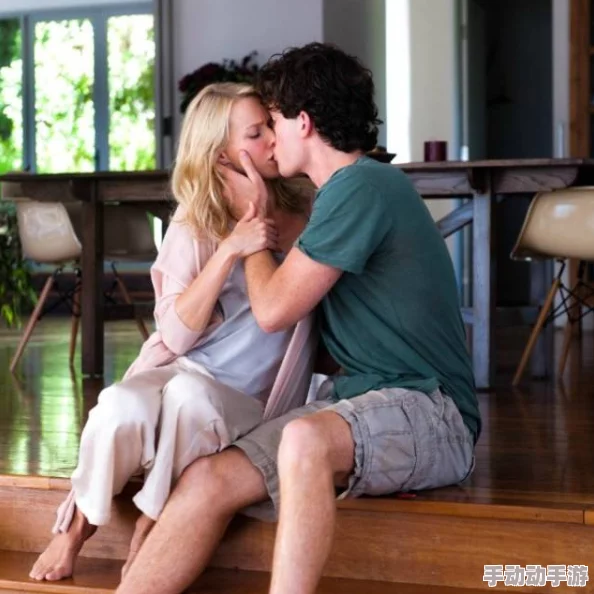 欧美性乱大交恋爱麻烦，但是甜