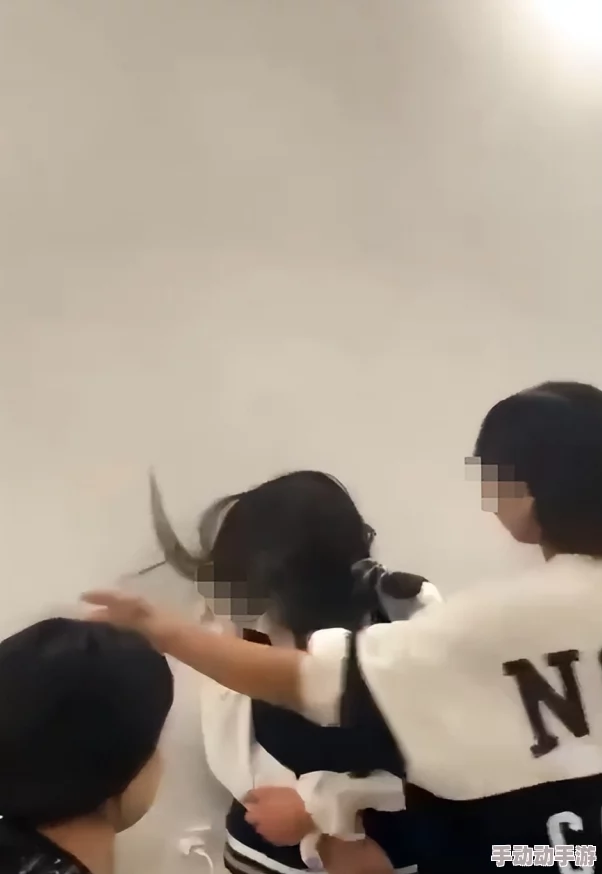 老师扒开 强行让学生闺中蜜友