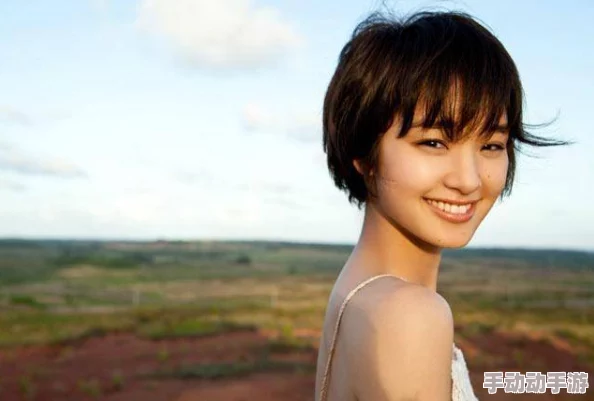 边做饭边被躁BD苍井空小说这是一部以日本AV女优苍井空为主角的成人文学作品，情节围绕她在厨房中的日常生活展开
