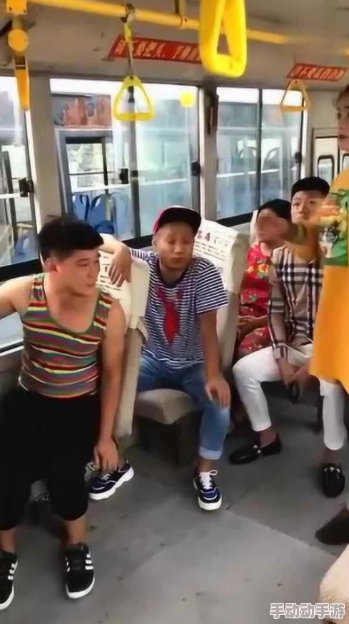 公交车做起猛了三个大佬是我哥