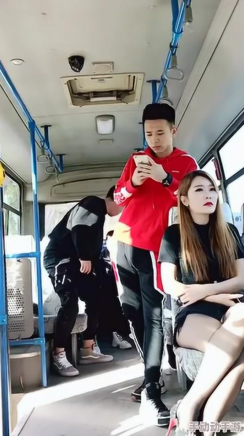 公交车做起猛了三个大佬是我哥